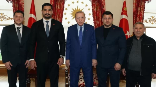Cumhurbaşkanı Erdoğan, Dolmabahçe'de Taha Akgül’ü kabul etti