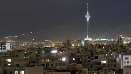 Tahran’da petrol karışımlı zehirli yağmur