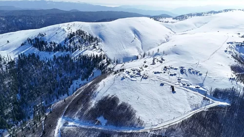 Karla kaplanan Kardüz Yaylası dronla görüntülendi