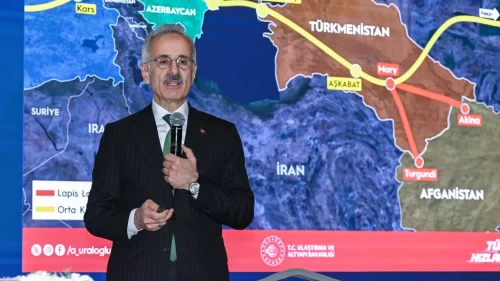 Bakan Uraloğlu duyurdu: Hürmüz'den ilk Türk gemisi geçti!