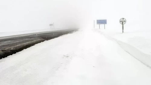 Ardahan-Şavşat kara yolu kar nedeniyle tır trafiğine kapatıldı