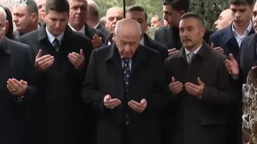 MHP Lideri Devlet Bahçeli, Başbuğ Alparslan Türkeş'in kabrini ziyaret etti