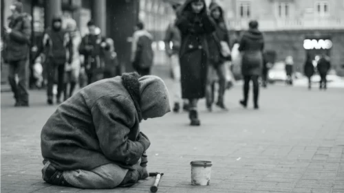 Kırıkkale'de dilenciden şok hırsızlık! Kadının çantasını kesip cüzdanını çaldı