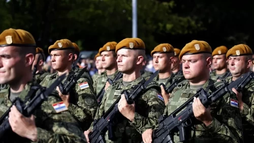 O ülkede zorunlu askerlik yeniden başladı!