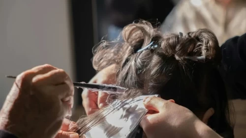 Saçlarınızı yıpratmadan 2 ton açabilirsiniz!