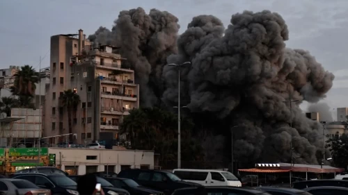 Lübnan’ın başkentinde çok katlı bina vuruldu