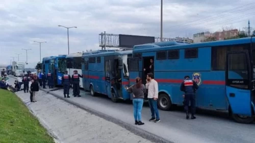 Bağcılar’da cezaevi nakil araçları zincirleme kaza yaptı