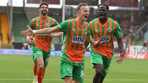 Alanyaspor evinde farka koştu