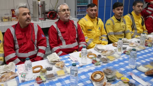 Bakan Işıkhan yerin 320 metre altında işçilerle sahur yaptı