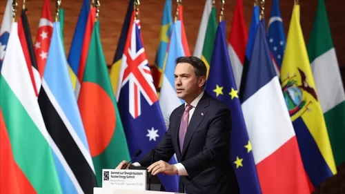 Bayraktar Paris’te uyardı: “Petrol bağımlılığı küresel ekonomiyi kırılgan hale getiriyor”