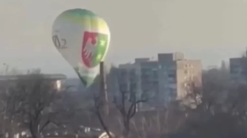 Polonya’da balon binaya çarptı: Şampiyon pilot çatıda can verdi!
