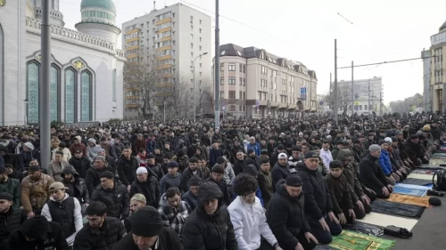 Binlerce Müslüman bayram namazı kıldı