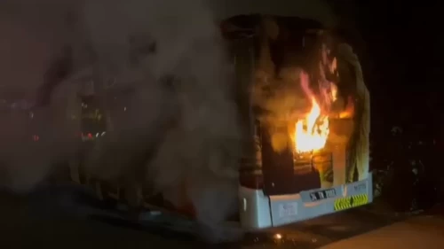 Metrobüste korkutan yangın!