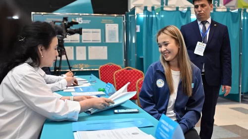 Kazakistan'da halk sandık başında!