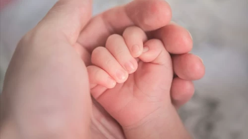 Çalışan annelerin beklediği haber geldi! Doğum iznine yeni ayar