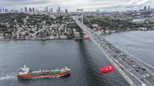 İstanbul Boğazı’nda gemi trafiği durduruldu!