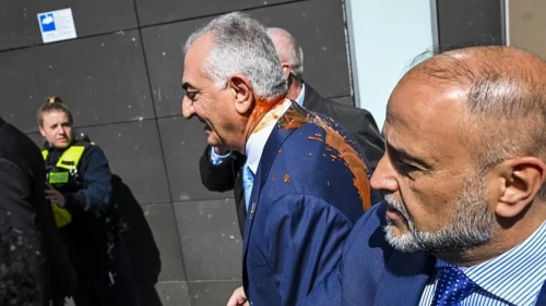 Berlin’de Pehlevi’ye kırmızı şok!