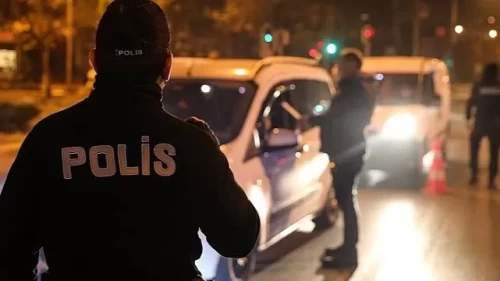 İstanbul'da zehir tacirlerine darbe! Milyonlarca hap, yüzlerce kilo yasaklı madde ele geçirildi