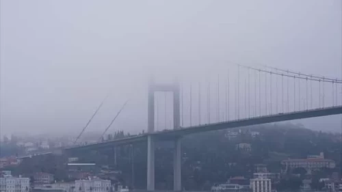 Binaların çatıları görünmez hale geldi