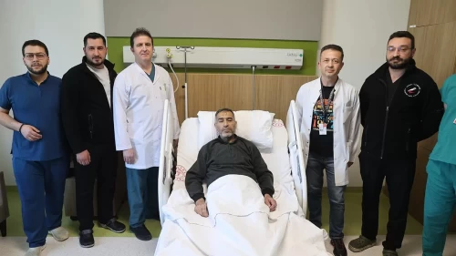 8,5 kiloluk böbrekle yaşadı