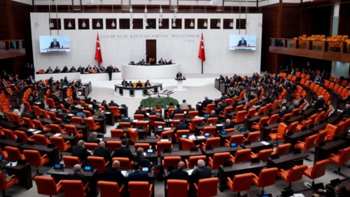 Meclis’ten ailelere müjde: Doğum izni ve güvenli internet düzenlemesi yasalaştı