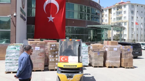 Van'dan İran’a 6 yardım TIR’ı daha gönderildi