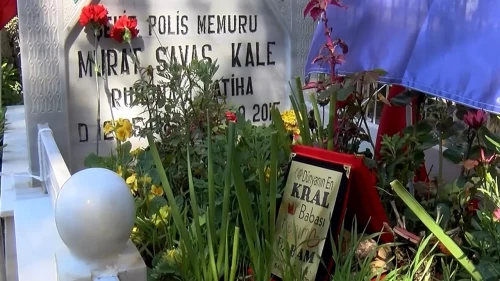 Şehit polisin mezarında duygulandıran mesaj