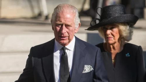 Beyaz Saray'da kraliyet rüzgarı: ABD Başkanı Trump, İngiltere Kralı 3. Charles'ı resmi törenle karşıladı