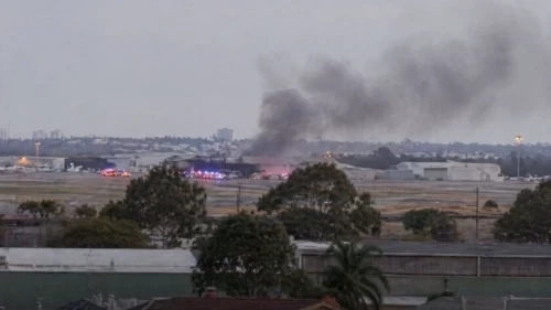 Havalimanında dehşet! Hafif uçak hangara çarptı, alev topuna döndü