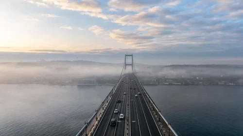 İstanbul'da yoğun sis etkisi: Boğaz hattı gemi trafiğine kapandı!
