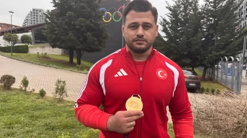 Şampiyon rekortmen Rıza Kayaalp: Kolay olmayanı yapmak biz Türklerin işidir