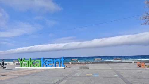 Karadeniz’de nadir doğa olayı: Gökyüzünde rulo bulut görüldü