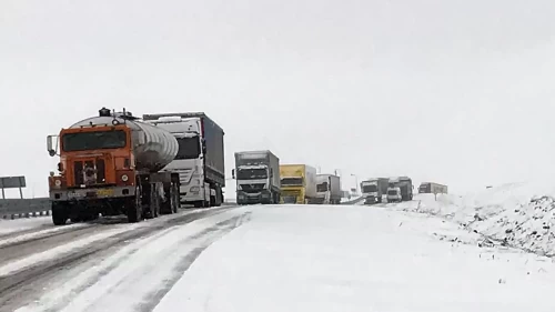 Türkgözü-Posof-Damal kara yolu tır trafiğine açıldı