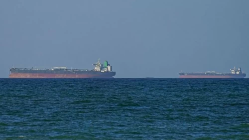 Hürmüz Boğazı'nda tansiyon zirvede: ABD, İran gemilerini geri döndürdü!