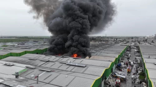 Adana'da geri dönüşüm tesisinde korkutan yangın!