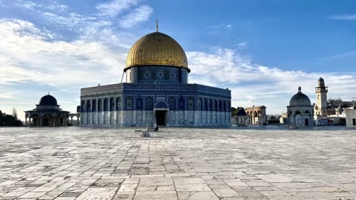 Mescid-i Aksa'da ilk cuma namazı gözyaşlarıyla kılındı