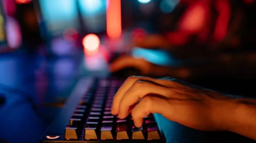 Isparta'da okul isimleri vererek korku salanlara adli takip