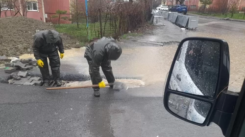 Hakkari'yi sağanak ve heyelan vurdu