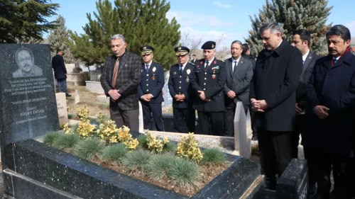 Bakan Çiftçi’den Neşet Ertaş’ın kabrine ziyaret