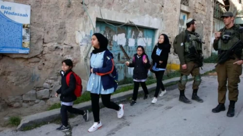 İsrail'den okula giden Filistinli öğrencilere saldırı!