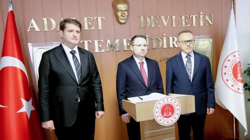 Adalet Bakanı Gürlek, Diyarbakır'da ziyaretlerde bulundu