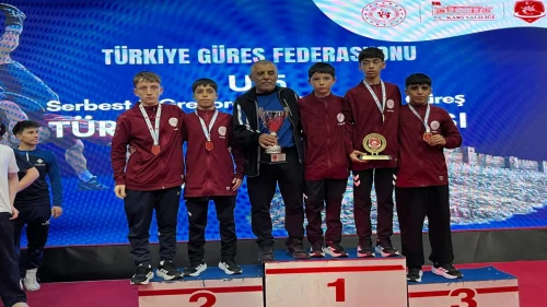 U15 Grekoromen güreşçileri Türkiye ikincisi oldu!