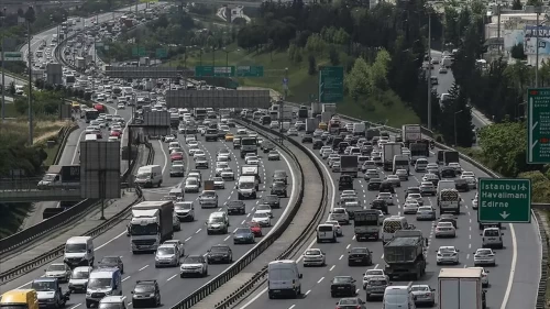 İstanbul'da akşam saatlerinde trafik yoğunluğu arttı