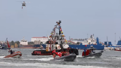 Samsun’da 19 Mayıs coşkusu: Denizden tören geçişine yoğun ilgi