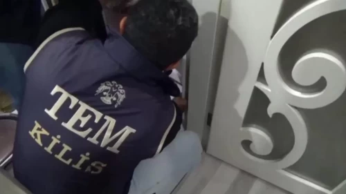 Firari FETÖ'cü banyodaki gizli bölmede yakalandı!