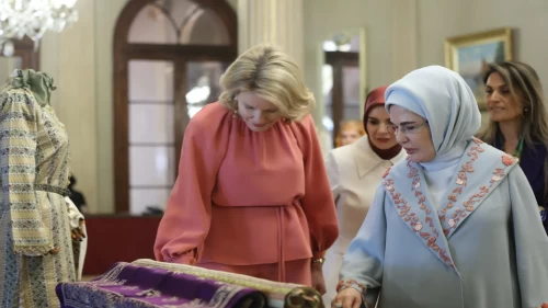 Dolmabahçe’de anlamlı ziyaret: Emine Erdoğan, Kraliçe Mathilde’yi ağırladı
