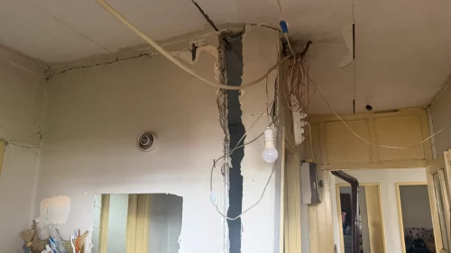 Malatya'da korku dolu anlar: Anne kızını enkaz altında kalmaktan son saniyede kurtardı