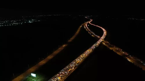 Bayram göçü gece yarısı devam ediyor: Otoyolların kesişim noktasında trafik durdu