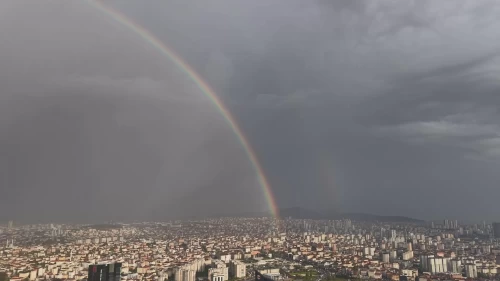 İstanbul'da yağışın ardından gökkuşağı sürprizi