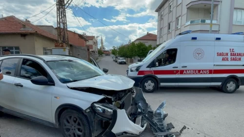 SUV ile otomobilin çarpıştığı o anlar kamerada